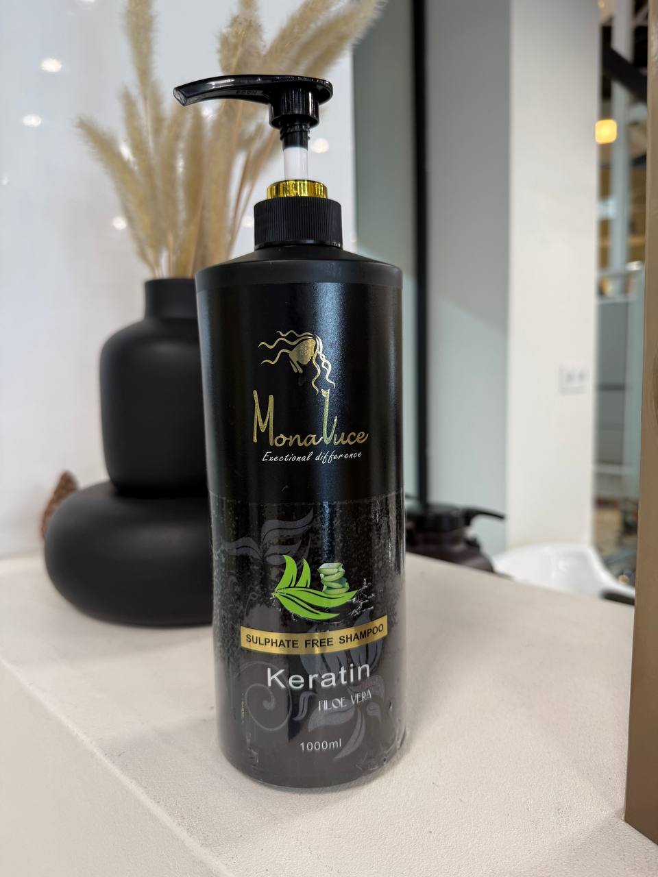 شامپو MonaLuce حجم ۱۰۰۰ میلی مخصوص موهای کراتینه و رنگ‌شده
