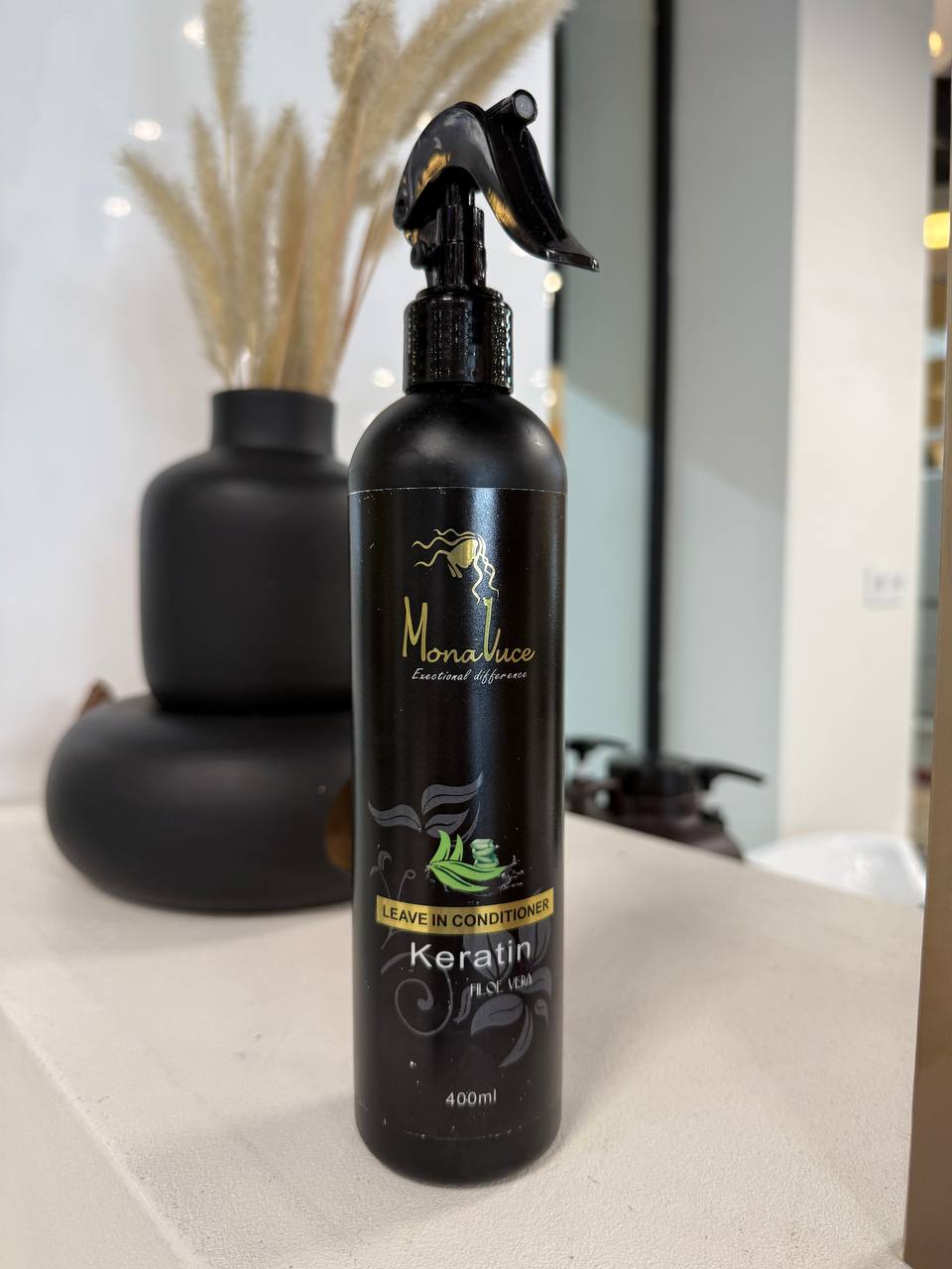 اسپری نرم‌کننده مو MonaLuce حجم ۴۰۰ میلی‌لیتر مناسب استفاده بیرون حمام